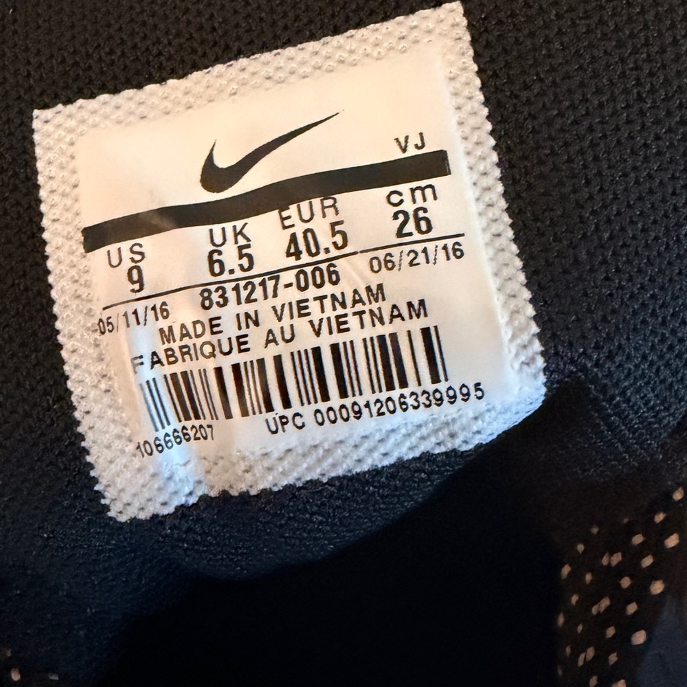 Nike Women’s Running Shoes – Black / Rose Swoosh – Size US 9 - Picture 7 of 7